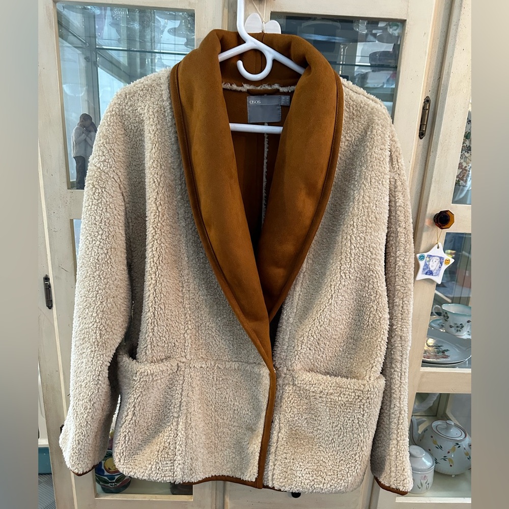 ASOS faux shearling coast size 6